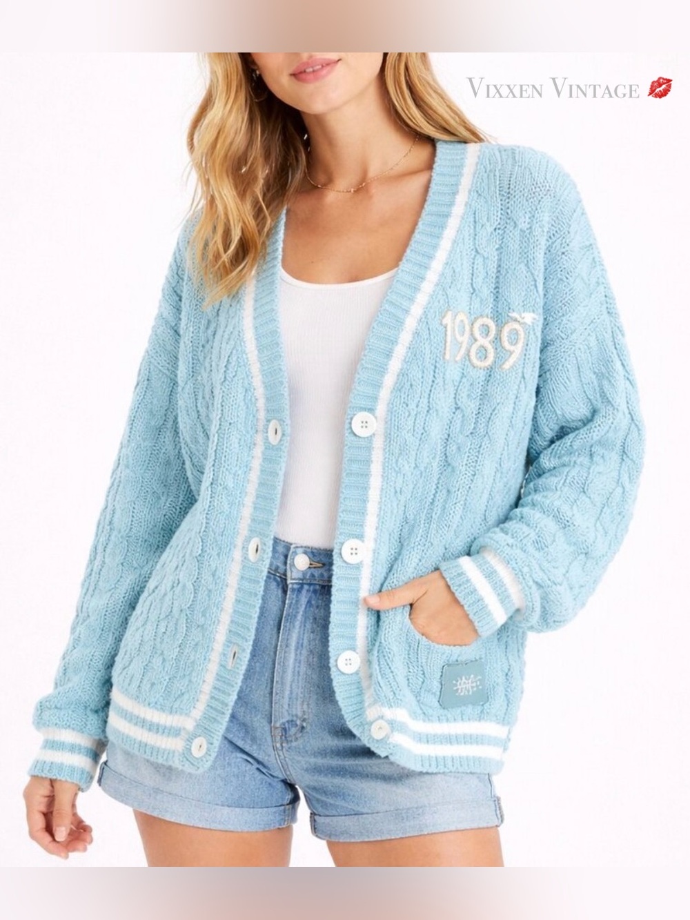 TAYLOR SWIFT 1989 TAYLOR’S VERSION CHUNKY CABLEKNIT VARSITY CARDIGAN IN BLUE